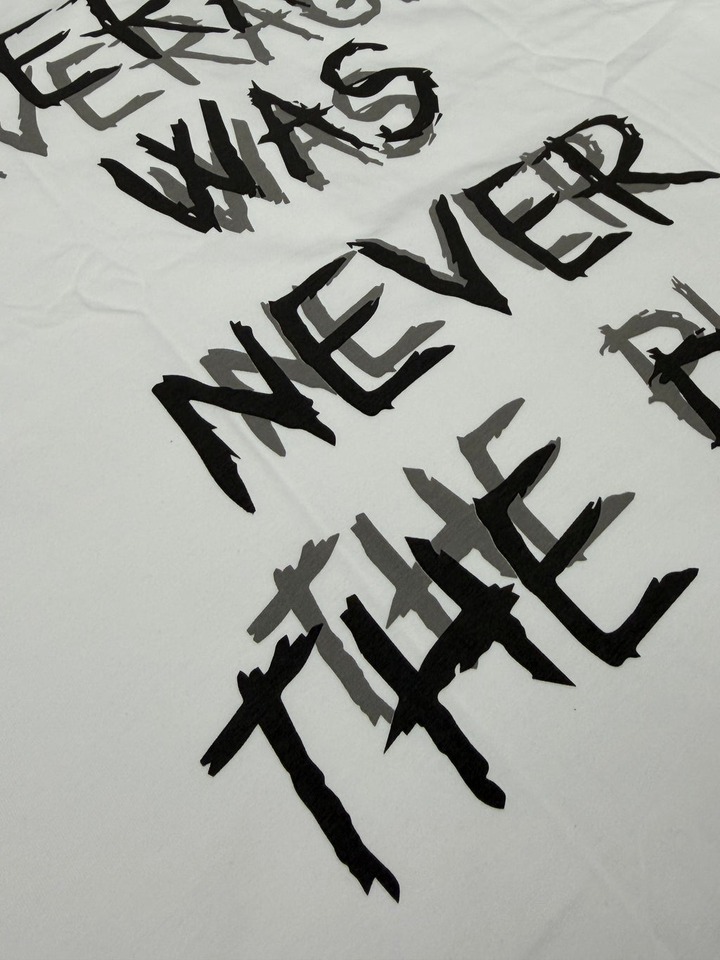 T-Shirt Average Was Never the Plan in Weiss von AlphaGenetics – Ansicht 6