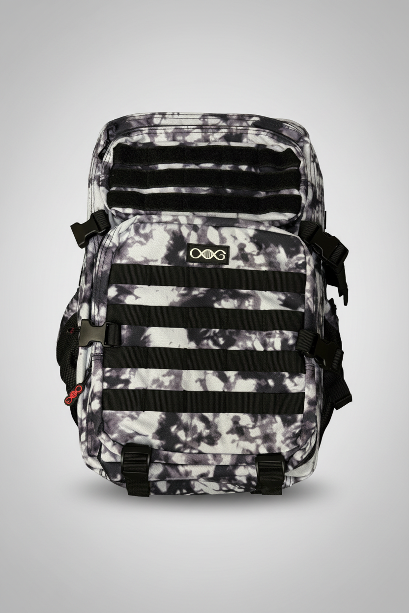 AlphaGenetics Molle Backpack 45L vor hellgrauem Studiohintergrund